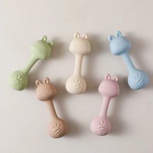 아기를위한 딸랑이 0 3 개월 장난감 만화 토끼 모래 망치 실리콘 마라카스 아기 실리콘 딸랑이 장난감 아기를위한 Teether 장난감