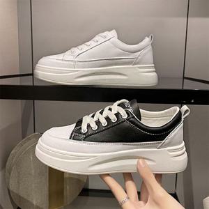 여자스니커즈 키높이 단화 스니커즈 4cm 블랙 화이트 캐주얼 슈