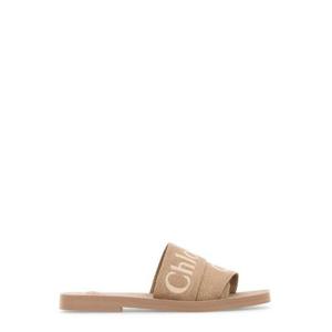 끌로에 우디 로고 디테일 샌들 CHC23U188EF 6K0 TP942559629