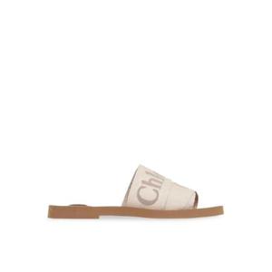 끌로에 우디 로고 플랫 샌들 1858357