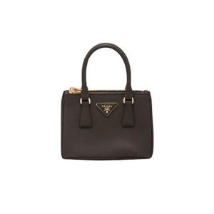 프라다 갤러리아 사피아노 레더 마이크로백 블랙 1BA906-NZV-F0002