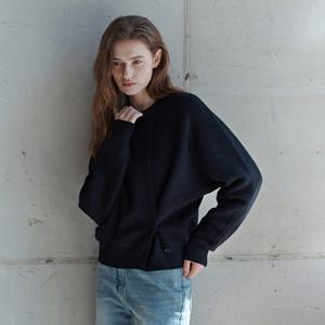 [25FW] 잇미샤 루즈핏 버튼 디테일 풀오버 ITPAZPO940