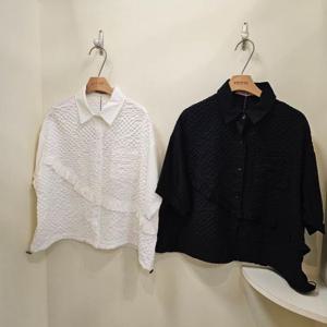 스테파니 HC07 사선프릴 엠보 셔츠 A25SH5219