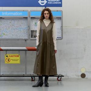 [쥬시쥬디]J레더 라이크 민소매 롱 원피스 JYOP621F