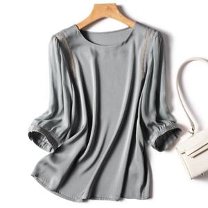 [드레스허그] 배키 실크 새틴 골드라인 블라우스