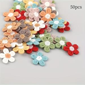 TEMU 1.5cm 크기의 귀여운 자수 꽃 50개 세트 - 자수 원단 패치, 5잎 꽃, 사랑스러운 작은 꽃, 의류, 속옷, 가방, 헤어 액세서리, 헤어밴드 및 집 장식용 장식 액세서리