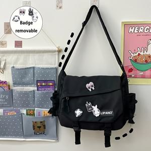 TEMU 하라주쿠 스타일 대용량 크로스바디 백 1개 - 레트로 작업복 디자인, 장식 배지 4개 포함, 내구성 있는 폴리에스터, 조절 가능한 스트랩 및 지퍼 클로저, 남녀공용, 학교 필수품 (베이지 & 네이비 블루)