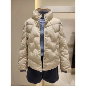 [SOUP](신세계 사우스시티)숲 기하학 퀼팅 숏 다운 점퍼 (SAADO91)