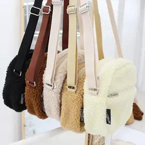 [아도라하우스]어반백 여성미니백 로디 겨울 양털 뽀글이 가벼운 여성 미니 크로스백 가방 - B타입URB_W042