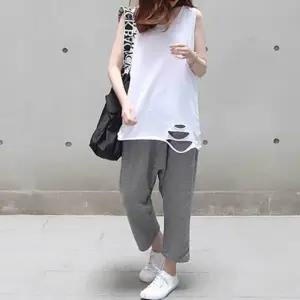 독특한 트리플 컷팅 디자인 레이어드 민소매 감각적인 패션 연출 스포티한 느낌