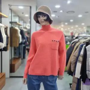 베네통/애플아울렛/모100% 스티치 자수 터틀넥 니트/BAKP62361