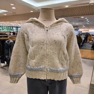 [에이지도르] ALFIAUC255 꽈배기 후드 집업 가디건