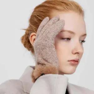 [닥스](강남점)DCGV4F244I2[여성장갑]베이지 울 밍크폼폼 스마트폰터치 장갑