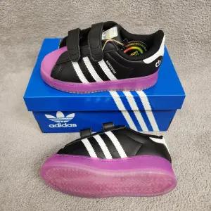 아디다스 슈퍼스타 LED 라이트 컴포트 클로저 키즈 운동화 IG7003