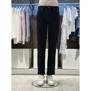 게스GUESS 남성 블랙 스트레이트 데님팬츠 MP3D9122