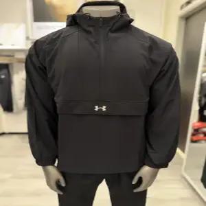 언더아머 6010150-001 블랙 남성 UA APAC 스포츠스타일 우븐 아노락 발수 방풍 자켓