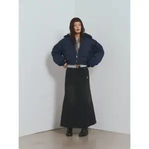 [에잇세컨즈] 데님 머메이드 스커트  블랙 (165Y27CPD5)