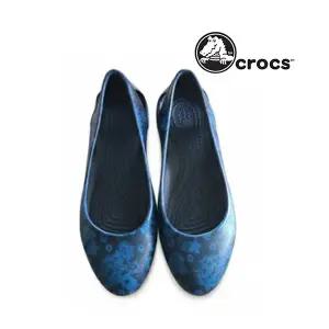 크록스 로라 그래픽 플랫 슈즈 204086-4HJ