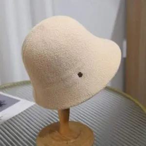 가을벙거지 여성 도톰 모직 네잎클로버 장식 벙거지 버킷햇 모자