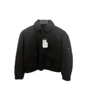 25FW 씨피 컴퍼니 가죽 자켓 19CMOW007A110264A999 BLACK DOM