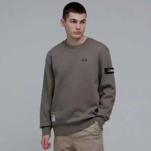 [롯데백화점]내셔널지오그래픽 폴리카터 스몰 로고 풀기모 맨투맨 N234USW050