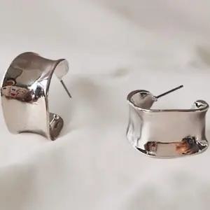 [하프클럽/]여성용 18K 골드 스터드 메탈 귀걸이 패션 액세서리