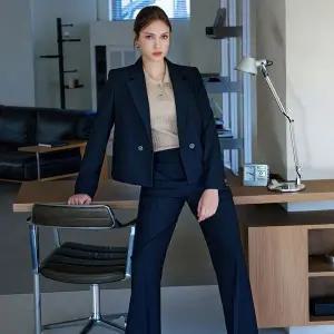 [하프클럽/S쏠레지아]에스쏠레지아 스티치 포인트 스트레이트 팬츠 SOO2WPT020