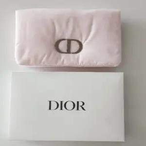 디올뷰티딸기우유핑크파우치겸클러치 / 디올뷰티접이식파우치