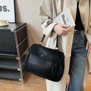 여자 30대 40대 외출 출퇴근 스퀘어 토트백 숄더백