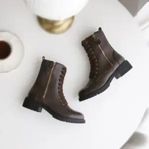 [제이시]제이시 소가죽 여자 굽낮은 기본 워커 부츠 B014