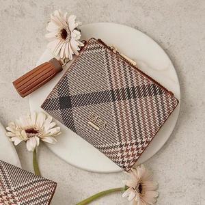 [닥스](강남점)DCWA5E327W2 브라운 체크패턴 타슬 포인트 2단 탑지퍼 반지갑