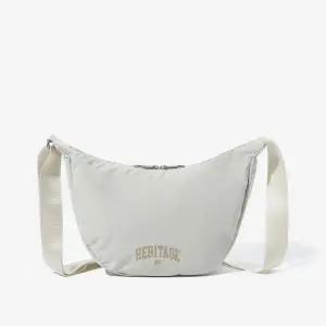 [휠라](광주신세계)[FILA] 헤리티지 호보 크로스백 (FS3BCF6337F_SAD)