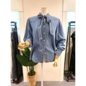 미스칸트 KEBLP906BL 리본 노카라 데님 셔츠 블루