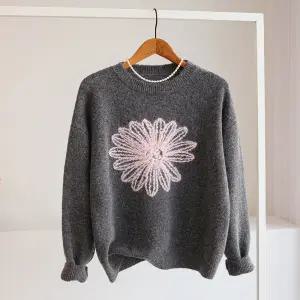 [잇수다] 빅라워 빅 플라워 자수 루즈핏 라운드 니트