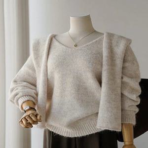 [잇수다LAB] 르보나 브이넥 울 니트 & 숄 SET