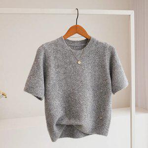 [잇수다] 닐스트 브로치 소프트 라운드 반팔 니트