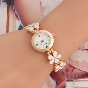 [콩심팥심]이시아르 여성 화이트 합금 손목시계