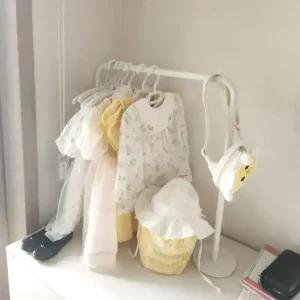 메네 철제 미니 아기옷행거 키즈 미니 튼튼 이동식 선반 소품 어린이집 유치원