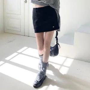 [다잇템] 여성 쁘띠 메탈라벨 미니멀리즘 폭신 에이라인 스커트