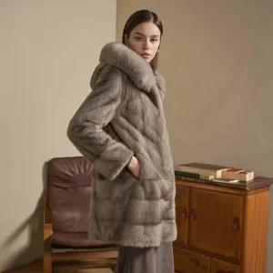 [정가 1,390,000원][유로모피]사가폭스퍼 트리밍 휘메일 풀스킨 밍크 롱코트