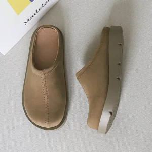 [모노폴로지]남녀공용 중앙절개 통굽 스웨이드 천연가죽 블로퍼 캠핑 발편한 커플 뮬 슬리퍼 2color