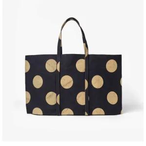 [롯데백화점]샌프란시스코마켓 [AMIACALVA 아미아칼바] SFM 20TH ANNIVERSARY DOT TOTE(L) NAVY/ACE2M80005