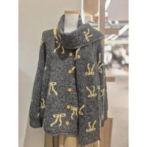 [러브앤쇼](타임스퀘어점패션관)리본 자수 머플러 가디건 (GCFKGCD08)