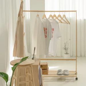 원목 인테리어 이동식 행거 옷걸이 나무 바퀴달린 데이지 양귀비 미니 인조꽃 조화 장식