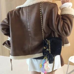 플랜 벨티드 하이넥 양털안감 페이크 무톤 스웨이드 라이더 무스탕자켓 (2color)