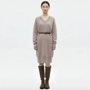 [샵앤] 여성 V넥 무지 데일리 루즈핏 무릎기장 니트 원피스 EGG-WDR-20901