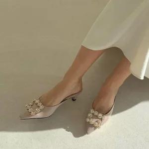 [아우트]큐빅 장식 여성구두 미들굽 뮬 슬리퍼힐