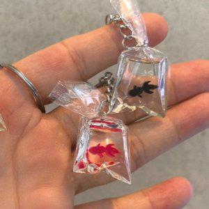 키링월드 금붕어 버즈 커플 친구 키링 어항 에어팟 고리 물고기 우정 열쇠 선물 키치 힙한