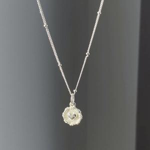 여자를위한 925 스털링 러브 하트 질감 구슬 목걸이 소녀 입체 디자인 양면 보석 선물 도매