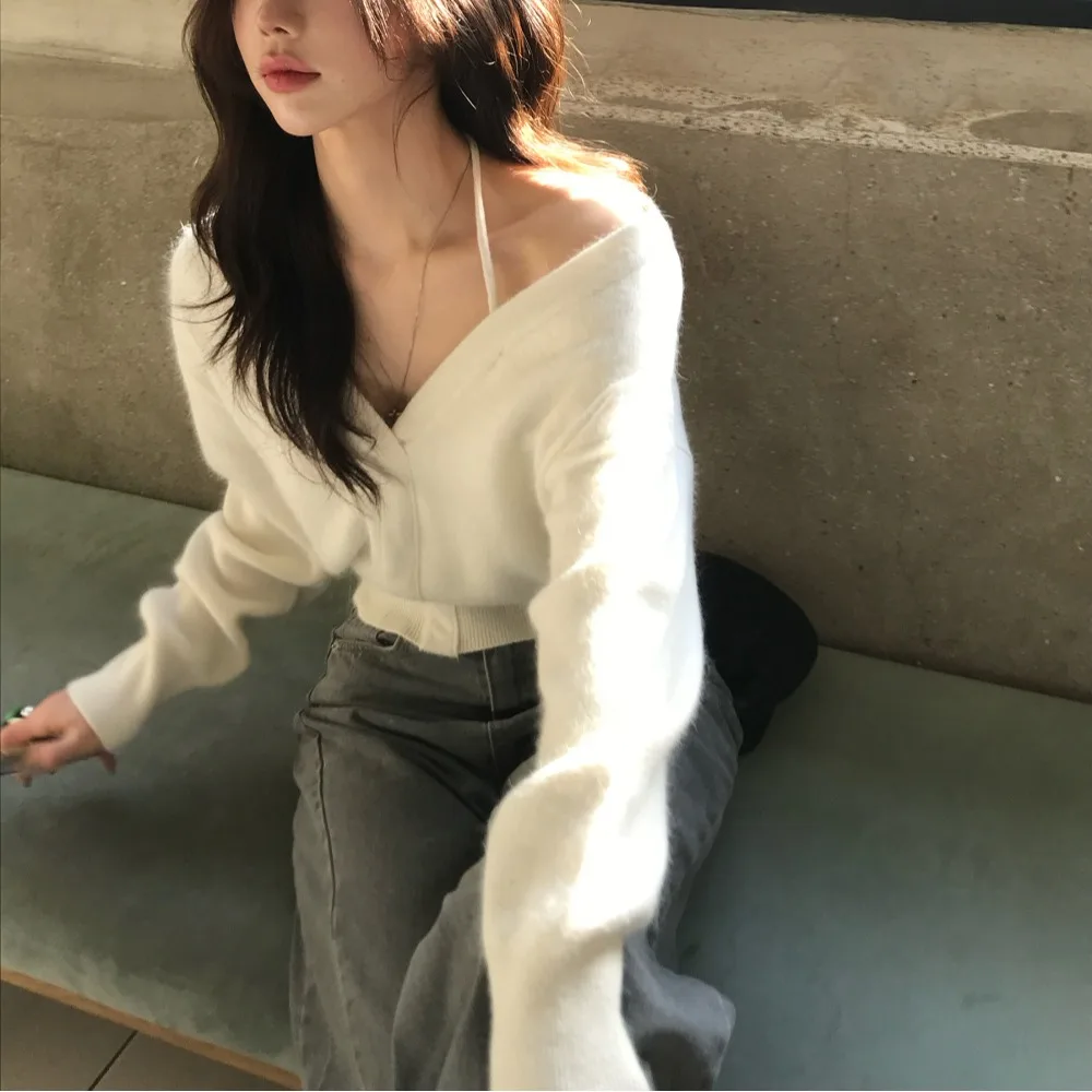 여성 니트 브이넥 숏탑 시크 디자인 심플한 홀터넥 원숄더 투웨이 착용 두꺼운 겨울 패션 여성복